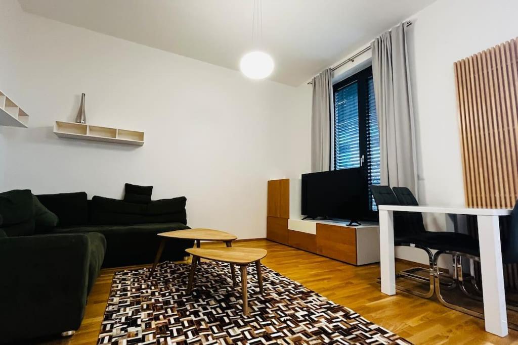 Apartment Holesovice, Garden, Garage Prague Extérieur photo